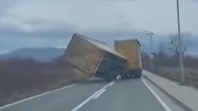 Vetar "bacao" kamion po putu kao igračku (VIDEO)