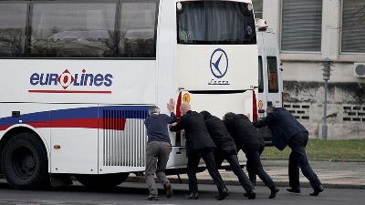 Štrajk u Lasti: Ne saobraćaju autobusi, 2.000 ljudi bez posla?