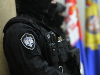 Policija ušla na Filozofski fakultet posle smrti devojke usled pada sa petog sprata