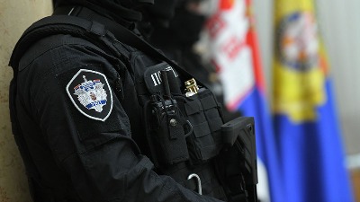 Policija ušla na Filozofski fakultet posle smrti devojke i pada sa petog sprata