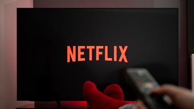 "Bolje da sam gledala u zid"! Gledaoci razočarani najgledanijim filmom na Netfliksu (VIDEO) 