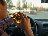 Policajac vozio pijan i sleteo s puta: Nije bio ni vezan