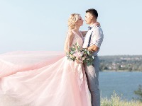 Ako slavite MLADENCE, ovo treba da znate: Običaji koji mladim parovima donose slogu i blagostanje