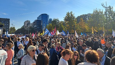 Zaposleni u školama se žale na kašnjenje plate: Šta kažu u Ministarstvu?