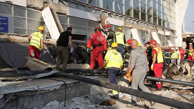 Policija dan posle pada nadstrešnice proveravala da li je uzrok nesreće upotreba EKSPLOZIVA