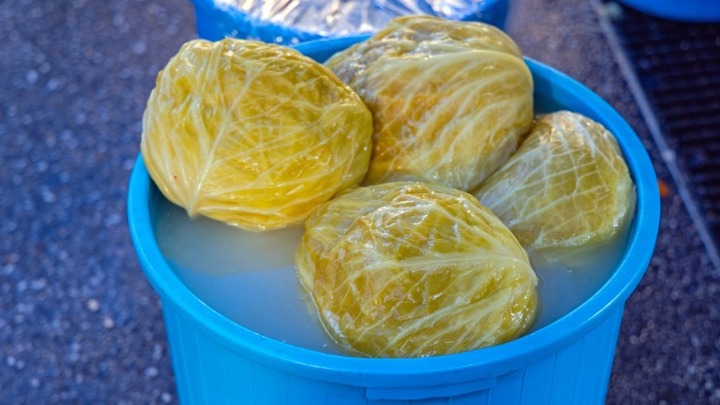 Kako ćete zaustaviti kvarenje kiselog kupusa? Uradite ovo i ostaće hrskav i ukusan sve DO LETA