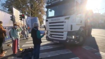 Građani pokušali da zaustave kamione kod gradilišta hotela Jugoslavija, policija ih legitimisala