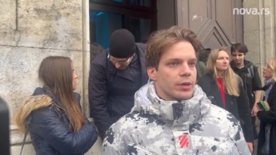 "Policajci su mi uvrtali ruku, hteo sam da dočekam Vučića"