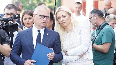 Sud u NS odredio Vesiću kućni pritvor uz elektronski nadzor od tri meseca