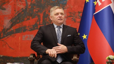 Fico pozirao u mokroj majici dok je stajao u Dunavu (FOTO)
