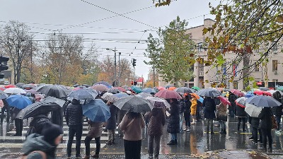 Opozicija u NS: Đaci su zastali 15 minuta i prisustvovali najznačajnijem času iz morala i etike