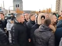 Naprednjaci opkolili opoziciju i građane na blokadi kod Kule Beograd: Svađali se i gurali ih, bilo na ivici sukoba (VIDEO, FOTO)