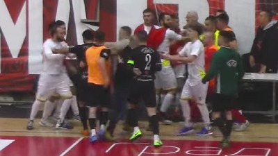 Haos u Novom Sadu: Opšta tuča na futsalu (VIDEO)