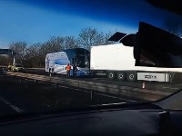 Autobus Real Madrida se sudario sa kamionom na auto-putu (VIDEO)