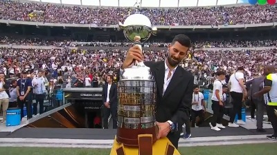 Novak dobio specijalnu nagradu, uručio mu je Kristijano Ronaldo