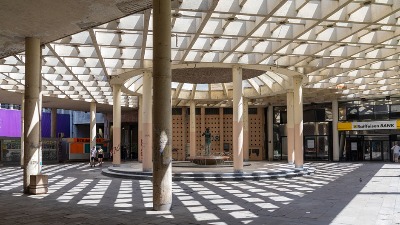 Bezistan i dalje opasan: Šut i armatura prete prolaznicima (FOTO)