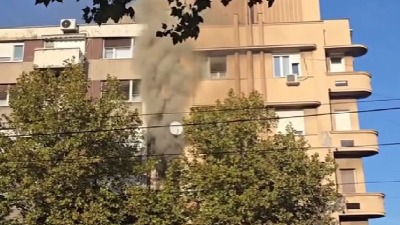 Požar na Bulevaru: Stan u plamenu, nađeno telo žene (VIDEO)