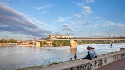 Sutra blokada Varadinskog mosta u Novom Sadu