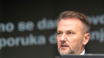 Ostoja Mijailović brutalno izvređan u Areni, ovacije za Miću Berića! (VIDEO)