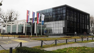 Policija ušla u zgradu Rektorata u NS, deo zaposlenih se pobunio