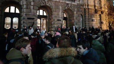 Reprezentativka Srbije stala uz studente na blokadi: "Nema povlačenja!“ (FOTO)