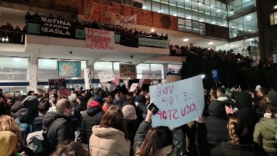 "Kukavice, IZLAZITE NAPOLJE": Završen VELIKI PROTEST studenata ispred RTS (FOTO, VIDEO)