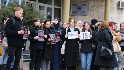 Studenti i građani odali poštu poginulima u padu vojnog helikoptera u Novom Pazaru