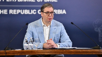 Vučić na sednici Vlade pred Dačićem prozivao Bajatovića