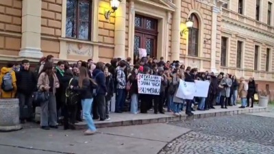 Jovina gimnazija u BLOKADI: Đaci traže da im se direktor javno izvini, ali i da povuče izvinjenje koje je uputio Vučeviću (VIDEO)