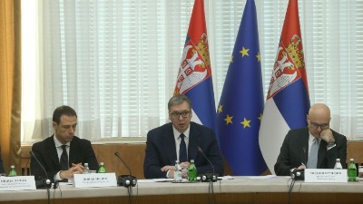 Vučić prozvao ministre: Neshvatljivo mi je da ćutite!