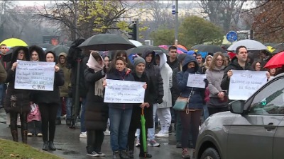 "Ne želim da se plašim, a vas odrasle da pitam...": Maturant u NS govorom OČITAO LEKCIJU (VIDEO)