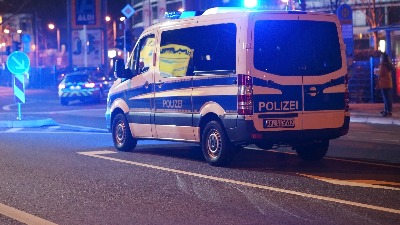HOROR Učenik IZBO nožem nastavnicu u školi