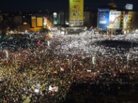 "Deco, hvala što ste nas probudili": Veliki protest u centru Beograda, studenti se vraćaju na fakultete (FOTO, VIDEO)