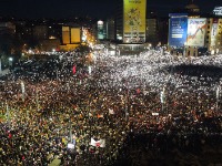 Slavija je KRCATA: Impresivan prizor sa protesta (FOTO)