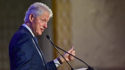 OBRT Klintonovi su, ipak, pristali da svedoče o Epstinu