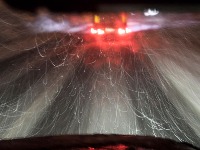 DRAMATIČNE SCENE Kamion za čišćenje snega sleteo s puta (FOTO)