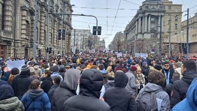 PACKE ZA ČLANOVE SNS Vraćajte svoju decu sa protesta