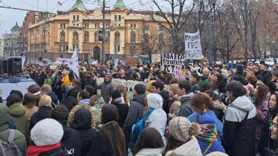 "IZAĐI, MALA": Studenti došli pred vrata ZAGORKE DOLOVAC: Odbili da pošalju delegaciju u tužilaštvo (VIDEO, FOTO)