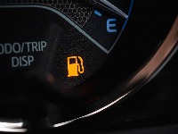 Alarm za vozače: Vožnja na rezervi uništava auto