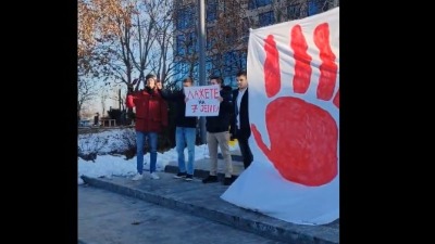 Protest studenata: Zaposleni na RTV izašli da ih pozdrave (VIDEO)