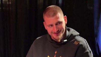 Jokić nonšalantno Nurkića "poslao po burek" (VIDEO)