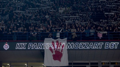 Zbog grba Partizana unakazili mladiće: Zasede širom grada, tuku dok žrtva daje ZNAKE ŽIVOTA