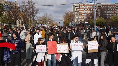 "Ovo prelazi u MASOVNE BLOKADE": Veliki protest studenata MEDICINE