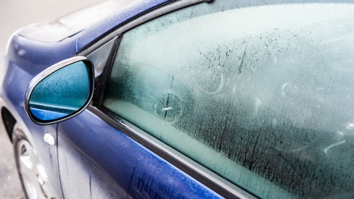 SPAS! Kako najlakše da odmaglite stakla u automobilu