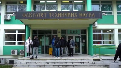 Sutra skup podrške uhapšenom studentu Bogdanu koga je policija na očevu sahranu dovela u lancima