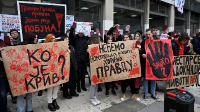 Protestna šetnja profesora u znak podrške studentima