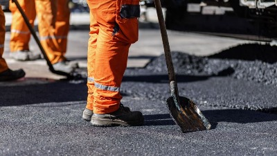 U Čajetini ljudima SKIDAJU asfalt: E, sad smo sve videli!