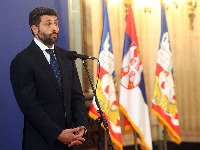 Šapićev paradoks: Dok najavljuje spomenik Draži Mihailoviću, na klupu Novog Beogrda doveo trenera iz Hrvatske