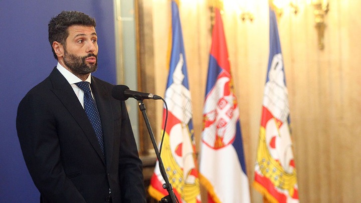 Šapićev paradoks: Dok najavljuje spomenik Draži Mihailoviću, na klupu Novog Beogrda doveo trenera iz Hrvatske