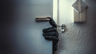 Provalnici sve češće "slučajno" ulaze u tuđi stan: Kako se zaštititi i šta NIKAKO ne raditi?